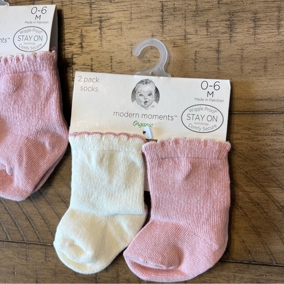 Baby girl socks with ruffles bundle - 4 pairs of socks - 0-6 months - new! - Picture 2 of 3
